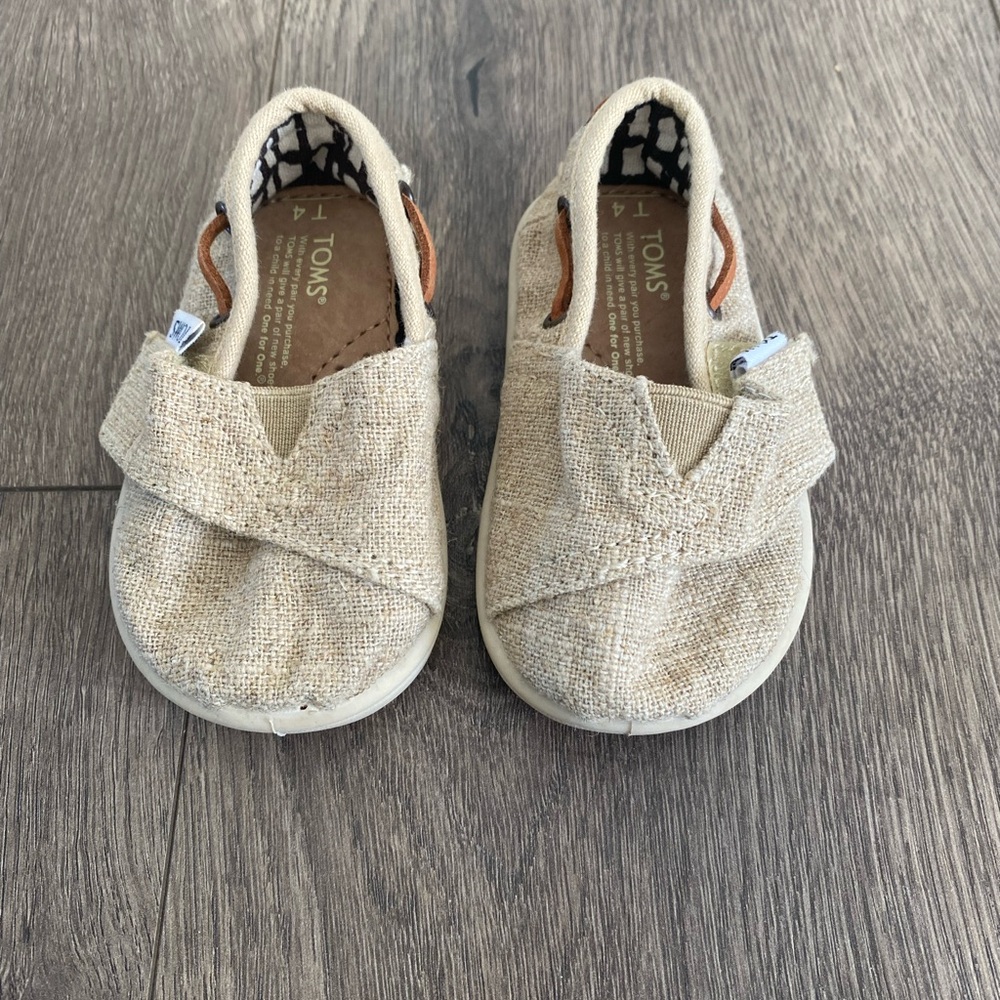 Toddler TOMS Shoes Size 4C